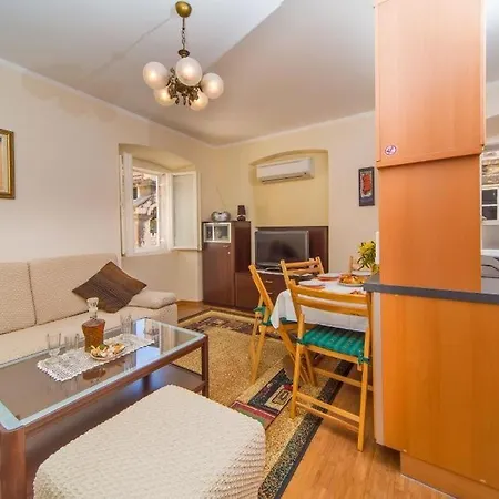 Maru Apartment
