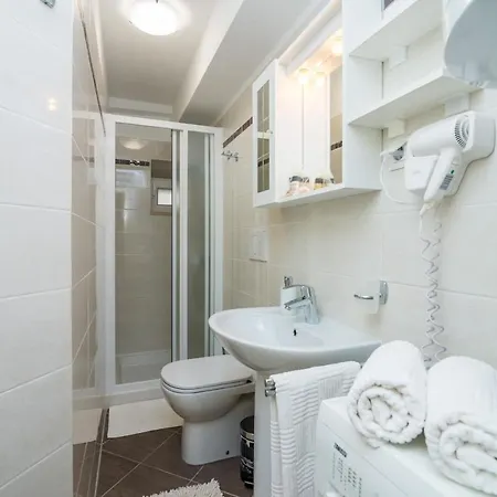 Maru Apartment *
