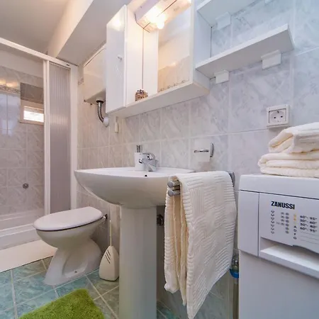 Maru Apartman