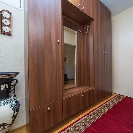 Maru Apartment *
