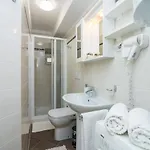 Maru Apartman *